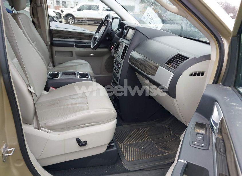 Photo 5 of 2010 Chrysler Town & COUNTRY TOURING (VIN 2A4RR5DX3AR290950)