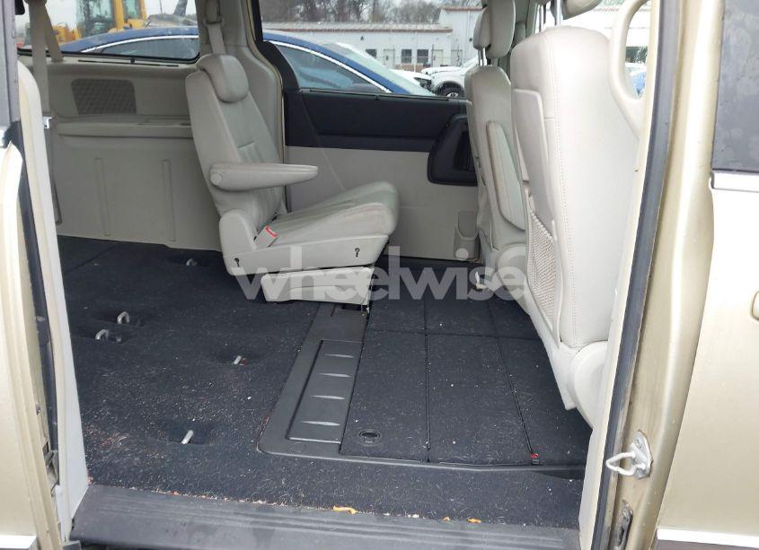 Photo 8 of 2010 Chrysler Town & COUNTRY TOURING (VIN 2A4RR5DX3AR290950)