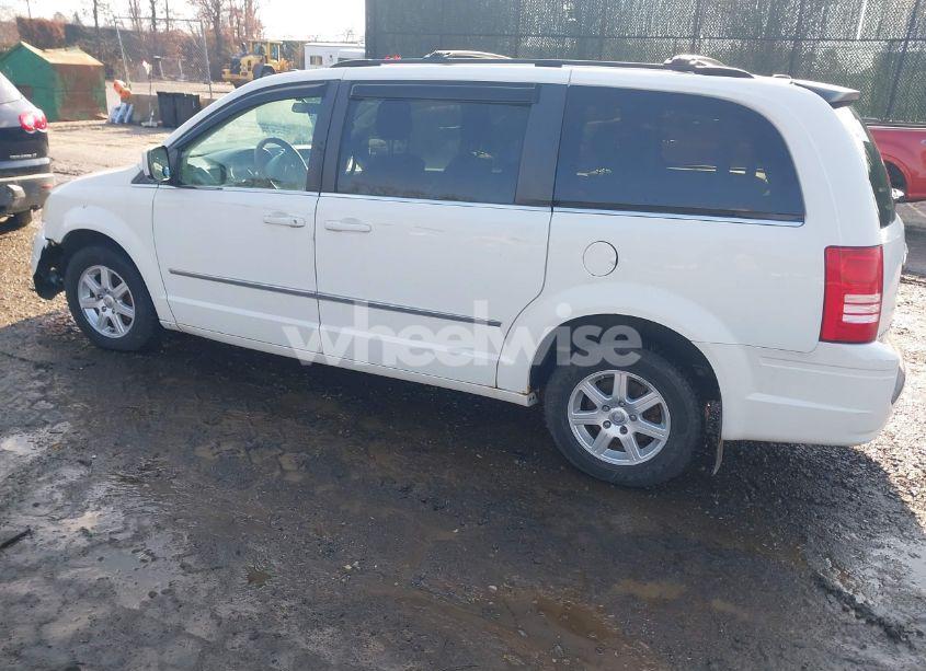 Photo 3 of 2010 Chrysler Town & COUNTRY TOURING (VIN 2A4RR5DX4AR329139)