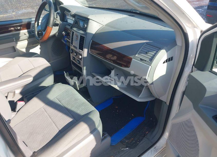 Photo 5 of 2010 Chrysler Town & COUNTRY TOURING (VIN 2A4RR5DX4AR329139)