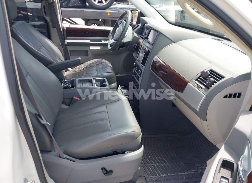 Photo 5 of 2010 Chrysler Town & COUNTRY TOURING (VIN 2A4RR5DX5AR162774)