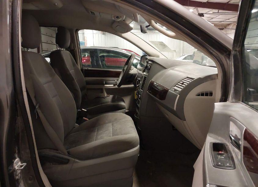 Photo 5 of 2010 Chrysler Town & COUNTRY TOURING (VIN 2A4RR5DX6AR443028)