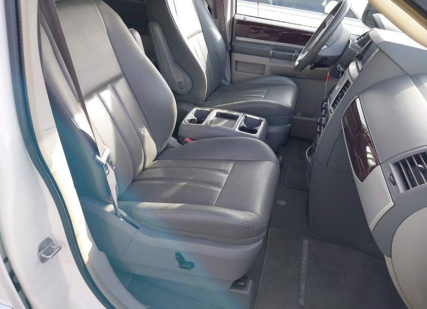 Photo 5 of 2010 Chrysler Town & COUNTRY TOURING (VIN 2A4RR5DX7AR124219)