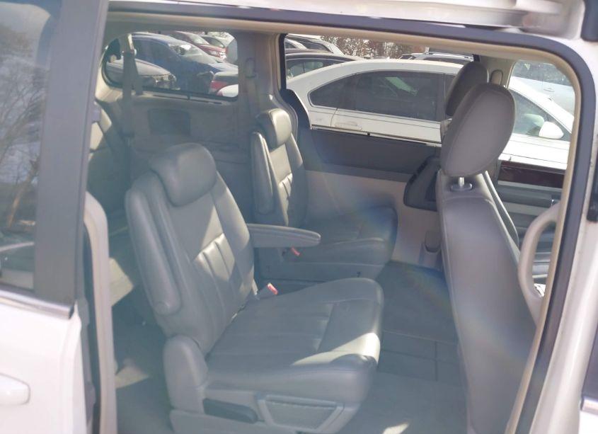 Photo 8 of 2010 Chrysler Town & COUNTRY TOURING (VIN 2A4RR5DX7AR124219)