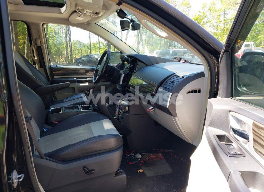 Photo 5 of 2010 Chrysler Town & COUNTRY TOURING (VIN 2A4RR5DX7AR290479)