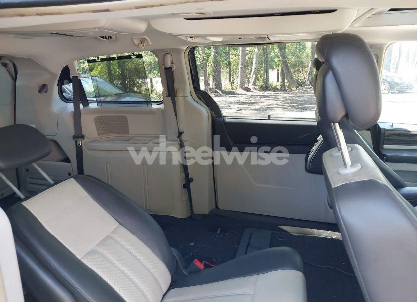 Photo 8 of 2010 Chrysler Town & COUNTRY TOURING (VIN 2A4RR5DX7AR290479)