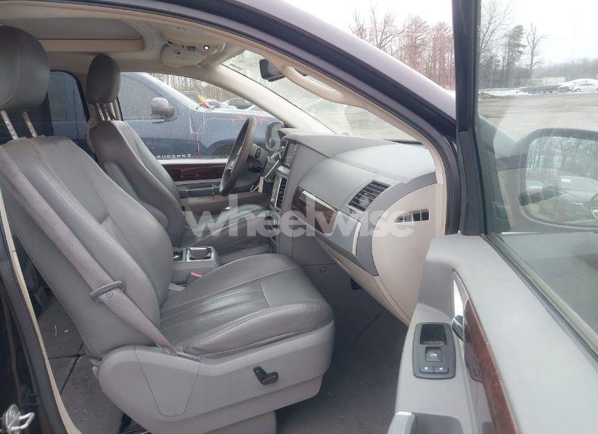 Photo 5 of 2010 Chrysler Town & COUNTRY TOURING (VIN 2A4RR5DX8AR136010)