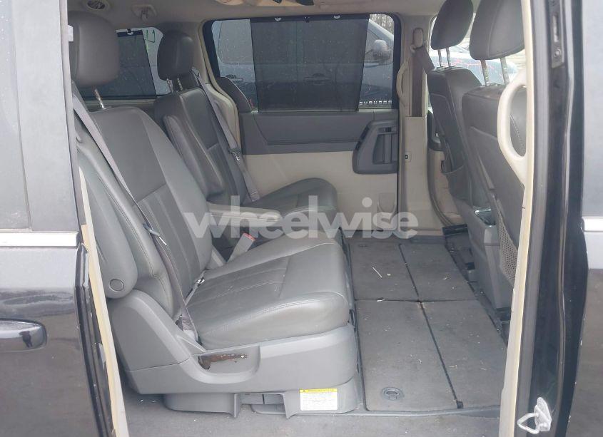 Photo 8 of 2010 Chrysler Town & COUNTRY TOURING (VIN 2A4RR5DX8AR136010)