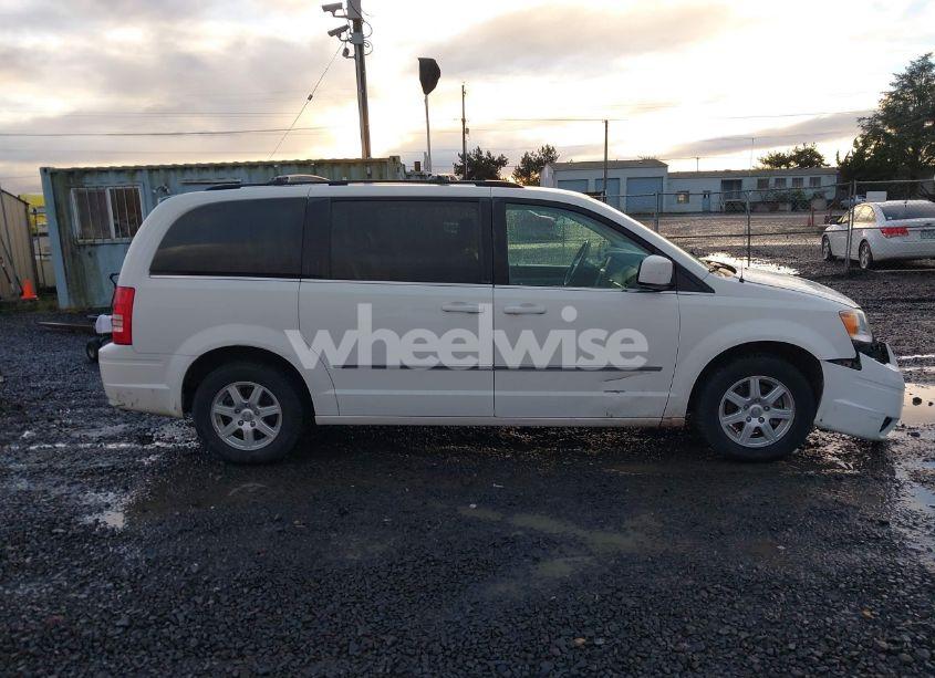 Photo 14 of 2010 Chrysler Town & COUNTRY TOURING (VIN 2A4RR5DX8AR136475)