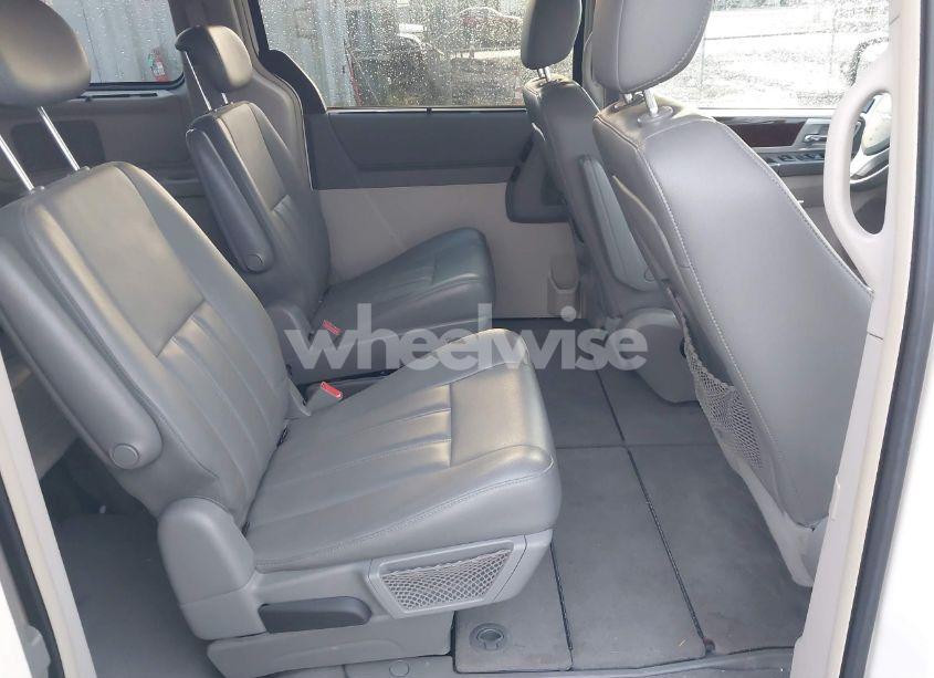 Photo 8 of 2010 Chrysler Town & COUNTRY TOURING (VIN 2A4RR5DX8AR136475)