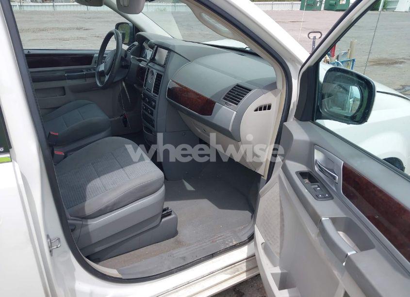 Photo 5 of 2010 Chrysler Town & COUNTRY TOURING (VIN 2A4RR5DX9AR324521)