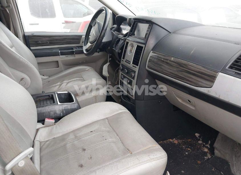 Photo 5 of 2010 Chrysler Town & COUNTRY TOURING (VIN 2A4RR5DXXAR293442)