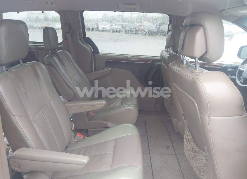 Photo 8 of 2011 Chrysler Town & COUNTRY LIMITED (VIN 2A4RR6DG0BR655303)