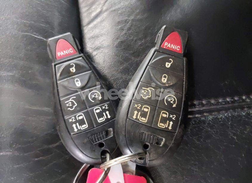 Photo 11 of 2011 Chrysler Town & COUNTRY LIMITED (VIN 2A4RR6DG0BR722031)