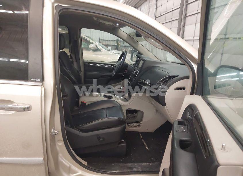 Photo 5 of 2011 Chrysler Town & COUNTRY LIMITED (VIN 2A4RR6DG0BR722031)