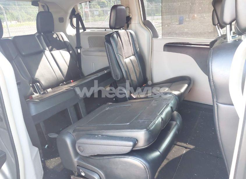 Photo 8 of 2011 Chrysler Town & COUNTRY LIMITED (VIN 2A4RR6DG1BR614243)