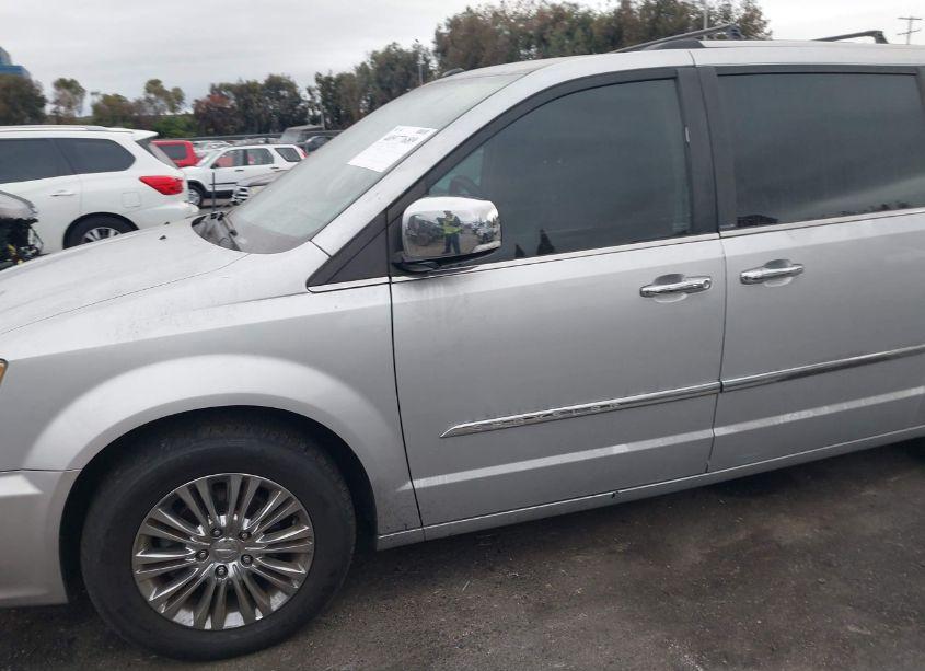 Photo 6 of 2011 Chrysler Town & COUNTRY LIMITED (VIN 2A4RR6DG1BR698371)