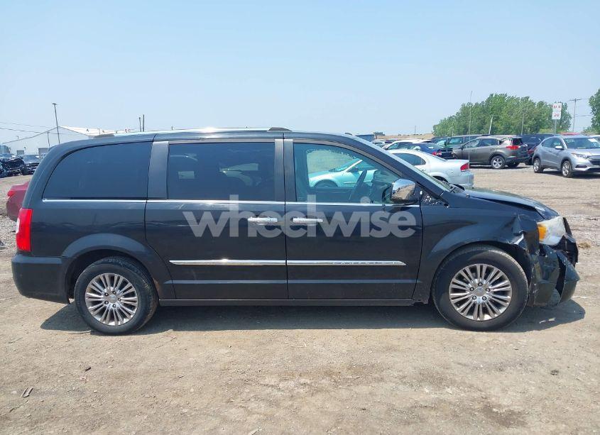 Photo 13 of 2011 Chrysler Town & COUNTRY LIMITED (VIN 2A4RR6DG3BR649351)