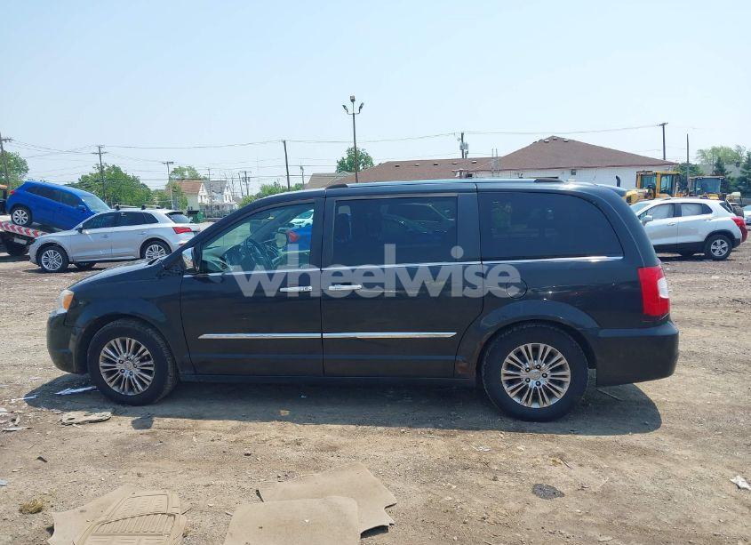 Photo 14 of 2011 Chrysler Town & COUNTRY LIMITED (VIN 2A4RR6DG3BR649351)