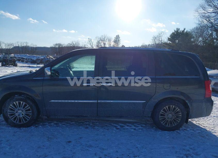 Photo 14 of 2011 Chrysler Town & COUNTRY LIMITED (VIN 2A4RR6DG3BR655294)