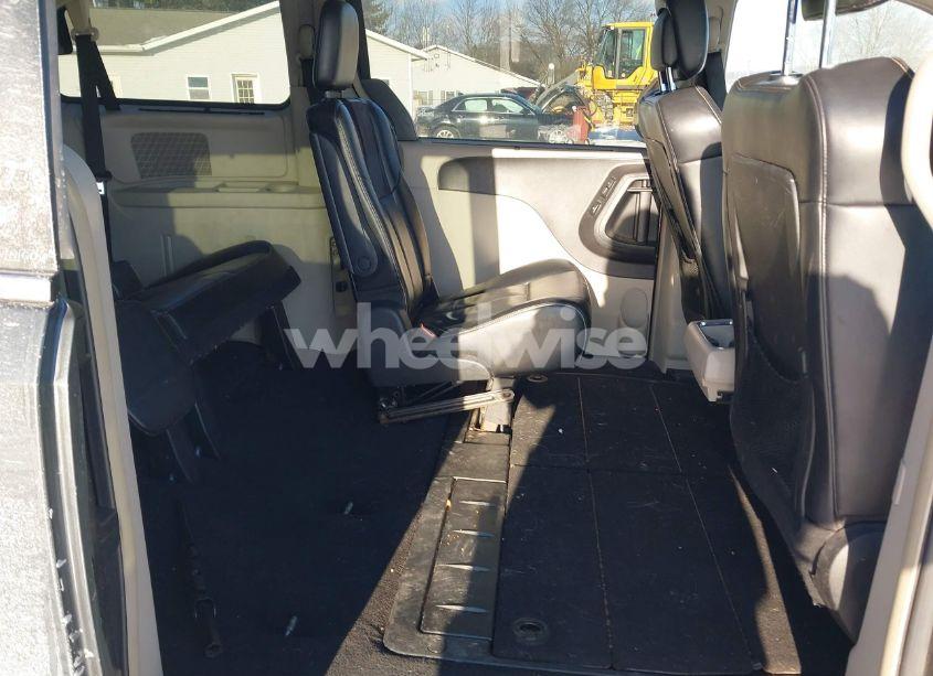 Photo 8 of 2011 Chrysler Town & COUNTRY LIMITED (VIN 2A4RR6DG3BR655294)