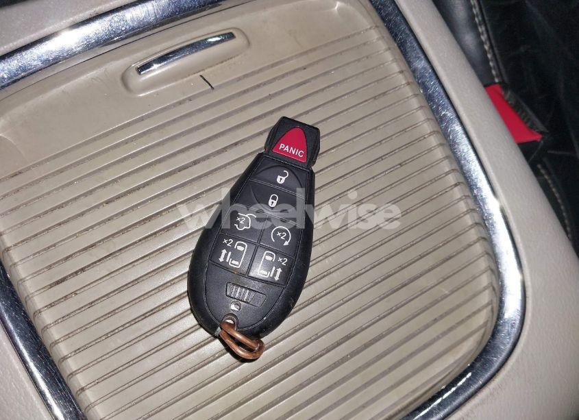 Photo 11 of 2011 Chrysler Town & COUNTRY LIMITED (VIN 2A4RR6DG3BR698226)