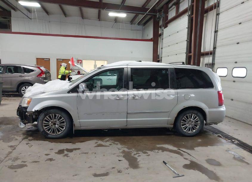 Photo 14 of 2011 Chrysler Town & COUNTRY LIMITED (VIN 2A4RR6DG3BR698226)