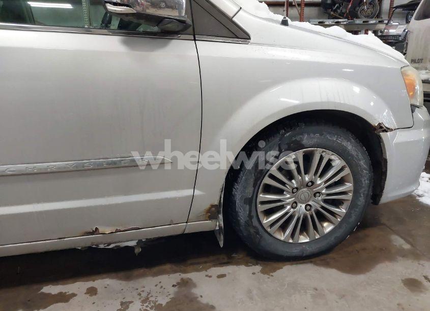 Photo 21 of 2011 Chrysler Town & COUNTRY LIMITED (VIN 2A4RR6DG3BR698226)