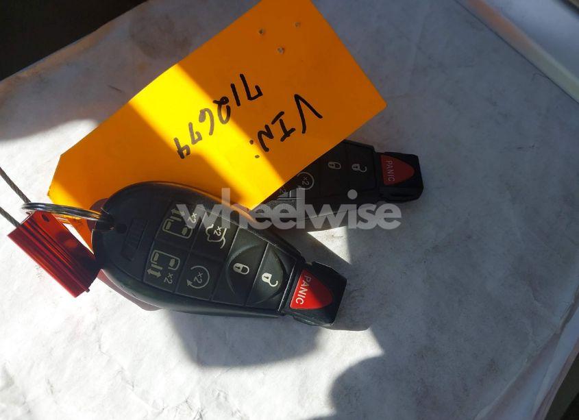 Photo 11 of 2011 Chrysler Town & COUNTRY LIMITED (VIN 2A4RR6DG3BR712674)