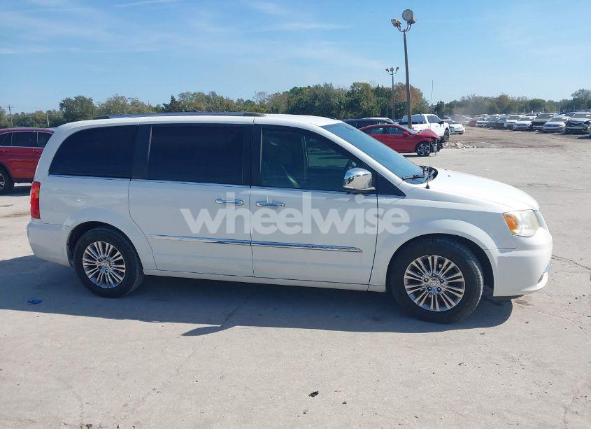 Photo 13 of 2011 Chrysler Town & COUNTRY LIMITED (VIN 2A4RR6DG3BR712674)