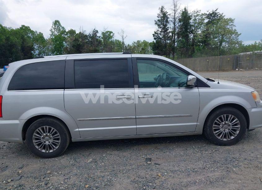 Photo 13 of 2011 Chrysler Town & COUNTRY LIMITED (VIN 2A4RR6DG9BR614281)