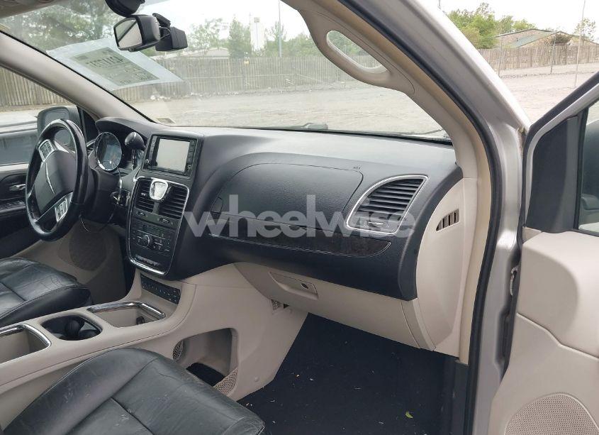 Photo 5 of 2011 Chrysler Town & COUNTRY LIMITED (VIN 2A4RR6DG9BR614281)