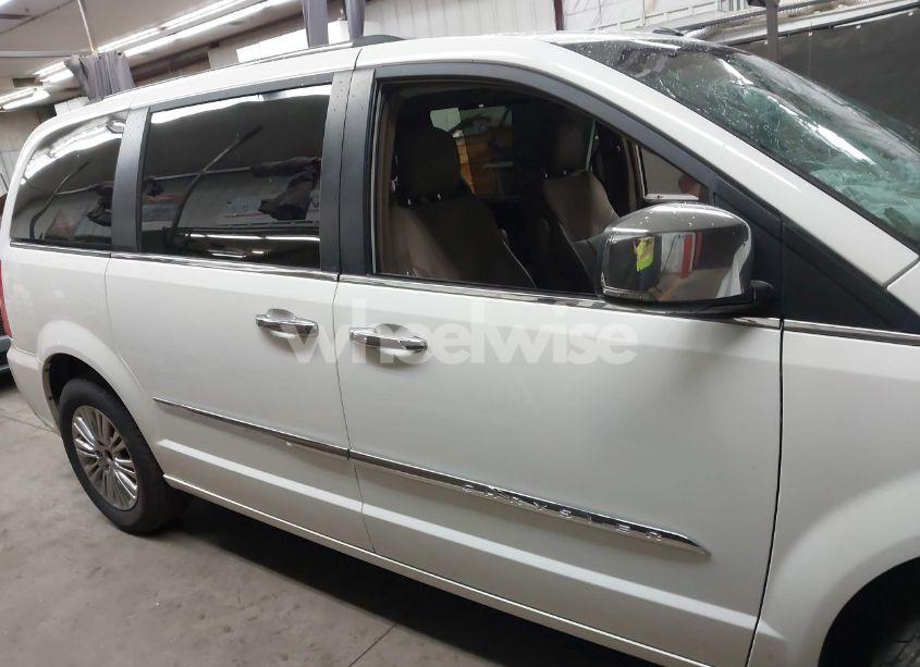 Photo 14 of 2011 Chrysler Town & COUNTRY LIMITED (VIN 2A4RR6DG9BR656224)