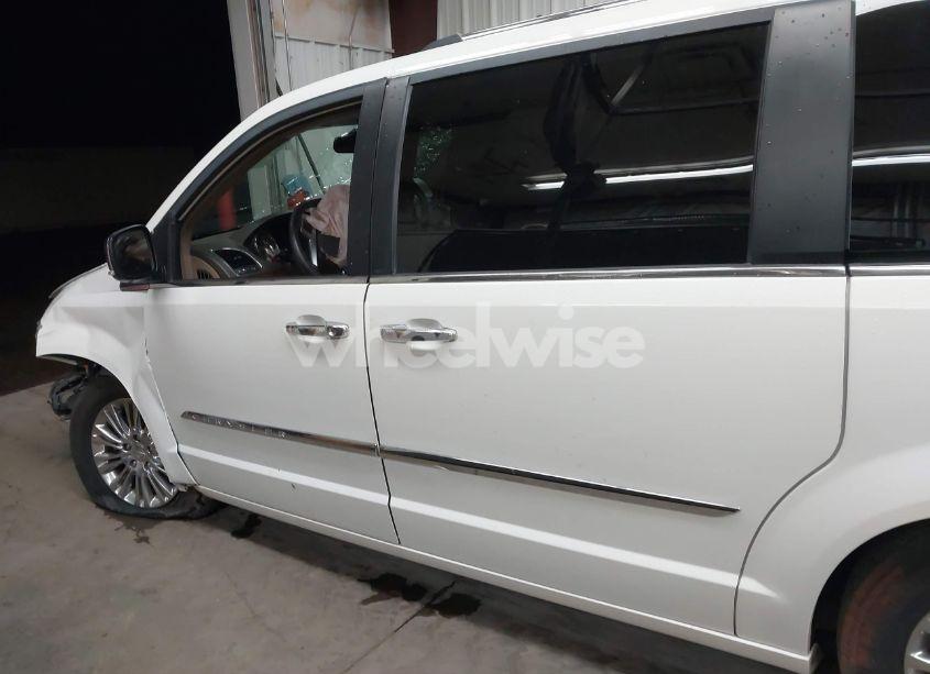Photo 15 of 2011 Chrysler Town & COUNTRY LIMITED (VIN 2A4RR6DG9BR656224)
