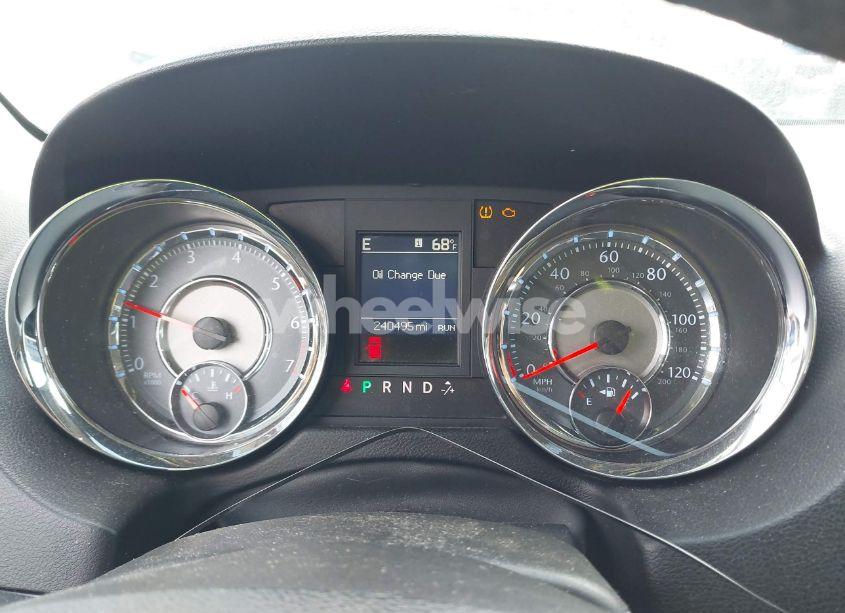 Photo 7 of 2011 Chrysler Town & COUNTRY LIMITED (VIN 2A4RR6DGXBR667362)