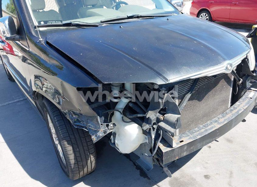 Photo 6 of 2010 Chrysler Town & COUNTRY LIMITED (VIN 2A4RR6DX0AR133589)