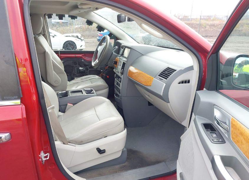 Photo 5 of 2010 Chrysler Town & COUNTRY LIMITED (VIN 2A4RR6DX0AR149596)