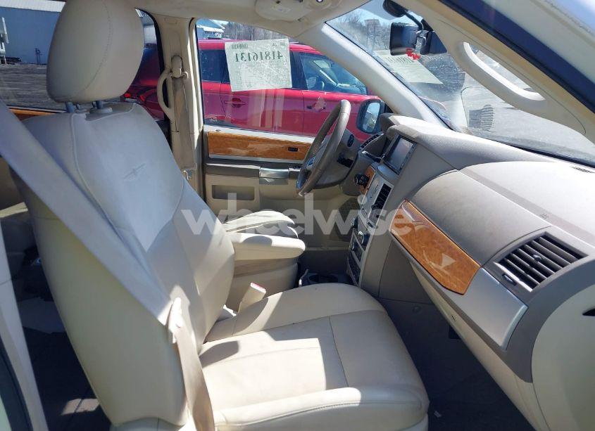 Photo 5 of 2010 Chrysler Town & COUNTRY LIMITED (VIN 2A4RR6DX1AR133424)