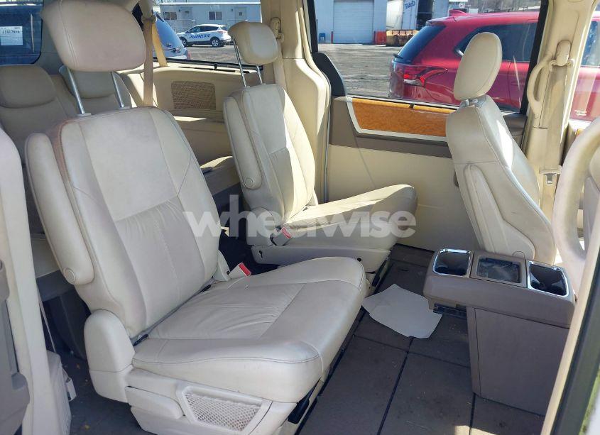 Photo 8 of 2010 Chrysler Town & COUNTRY LIMITED (VIN 2A4RR6DX1AR133424)