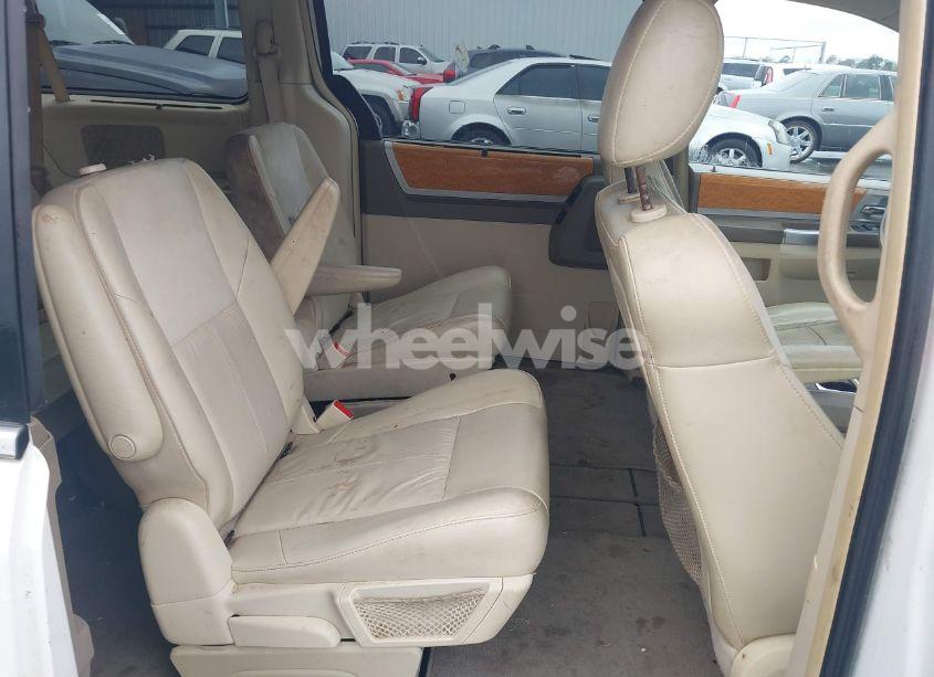 Photo 8 of 2010 Chrysler Town & COUNTRY LIMITED (VIN 2A4RR6DX1AR141930)