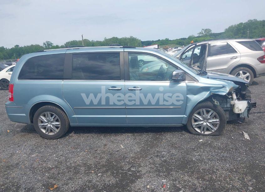 Photo 14 of 2010 Chrysler Town & COUNTRY LIMITED (VIN 2A4RR6DX1AR220482)