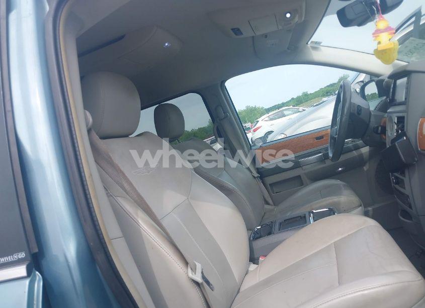 Photo 5 of 2010 Chrysler Town & COUNTRY LIMITED (VIN 2A4RR6DX1AR220482)