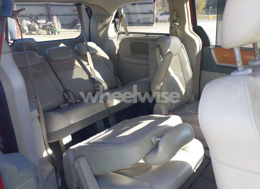 Photo 8 of 2010 Chrysler Town & COUNTRY LIMITED (VIN 2A4RR6DX1AR250114)