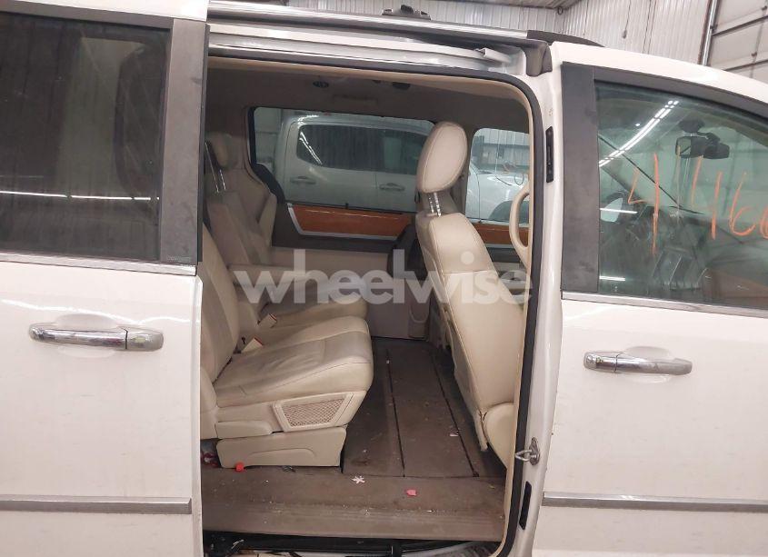 Photo 8 of 2010 Chrysler Town & COUNTRY LIMITED (VIN 2A4RR6DX2AR142987)