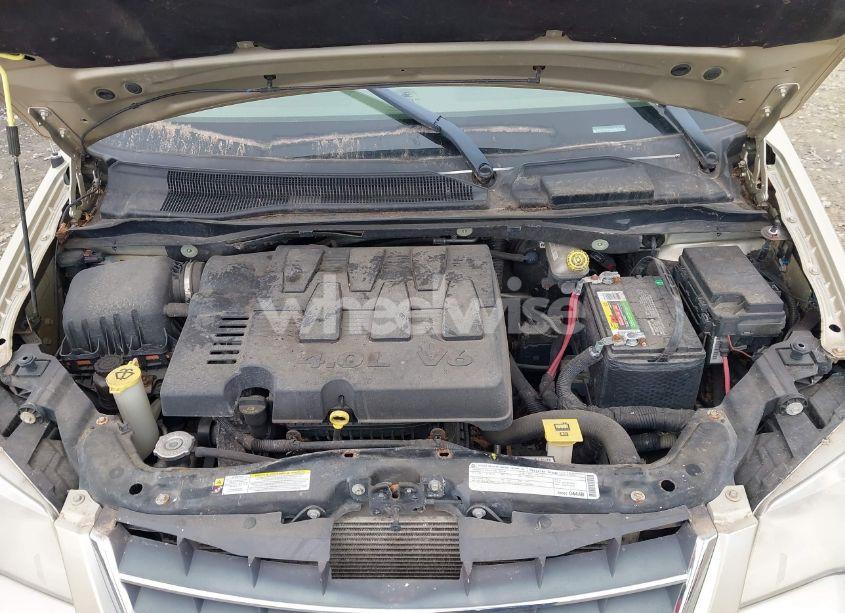 Photo 10 of 2010 Chrysler Town & COUNTRY LIMITED (VIN 2A4RR6DX2AR178730)