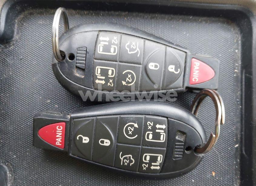 Photo 11 of 2010 Chrysler Town & COUNTRY LIMITED (VIN 2A4RR6DX2AR178730)