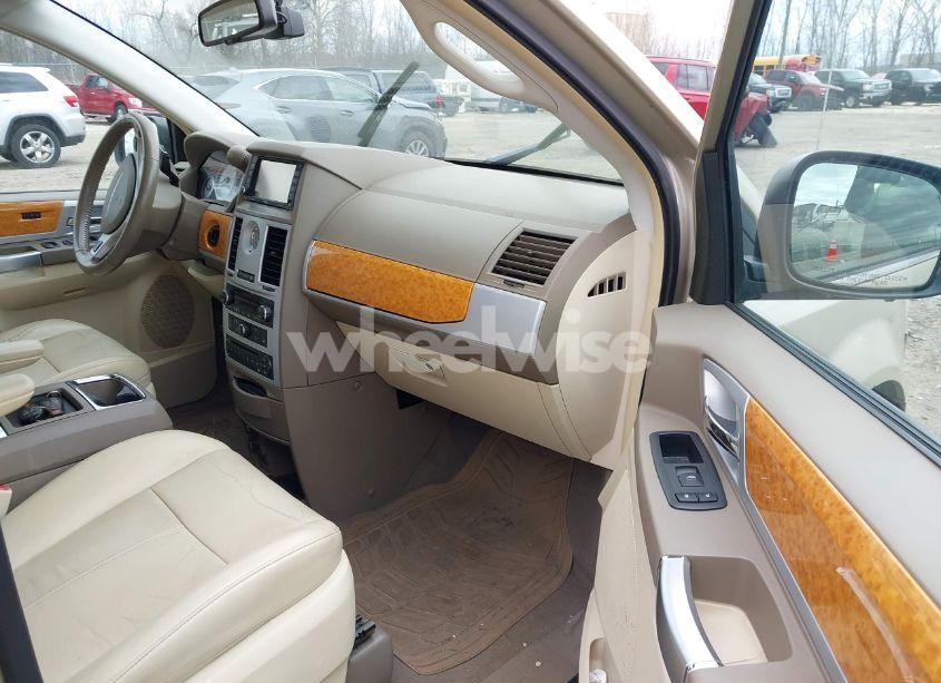 Photo 5 of 2010 Chrysler Town & COUNTRY LIMITED (VIN 2A4RR6DX2AR178730)