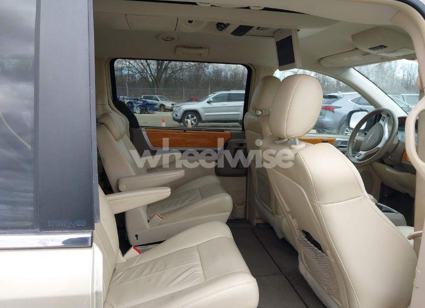 Photo 8 of 2010 Chrysler Town & COUNTRY LIMITED (VIN 2A4RR6DX2AR178730)