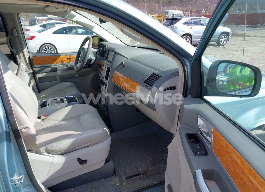 Photo 5 of 2010 Chrysler Town & COUNTRY LIMITED (VIN 2A4RR6DX8AR153685)