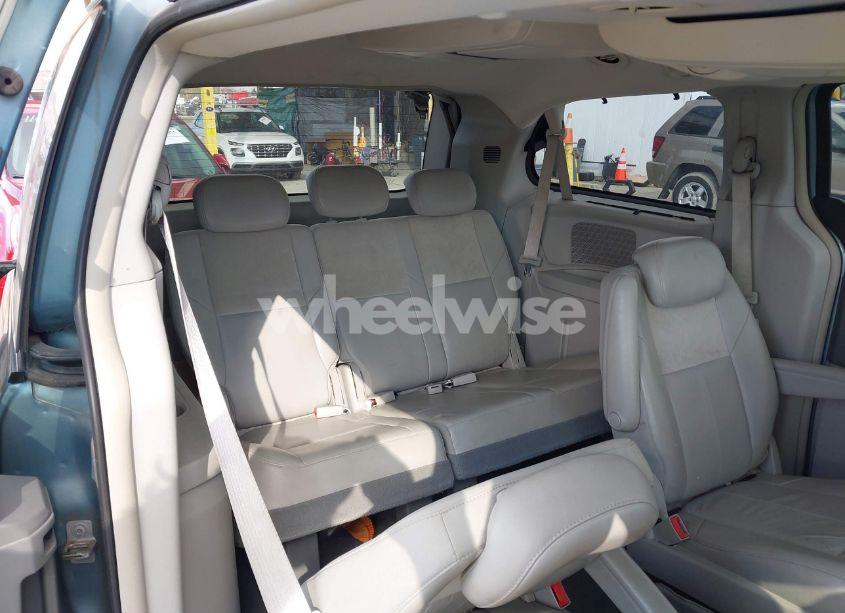 Photo 8 of 2010 Chrysler Town & COUNTRY LIMITED (VIN 2A4RR6DX8AR153685)